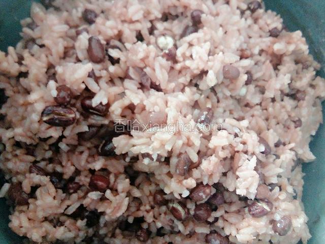 香喷喷的红小豆焖白米饭出锅喽