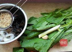 虾仁小白菜包子的做法图解1