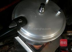 猪骨头莲藕胡萝卜汤的做法图解3