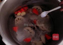 猪骨头莲藕胡萝卜汤的做法图解7