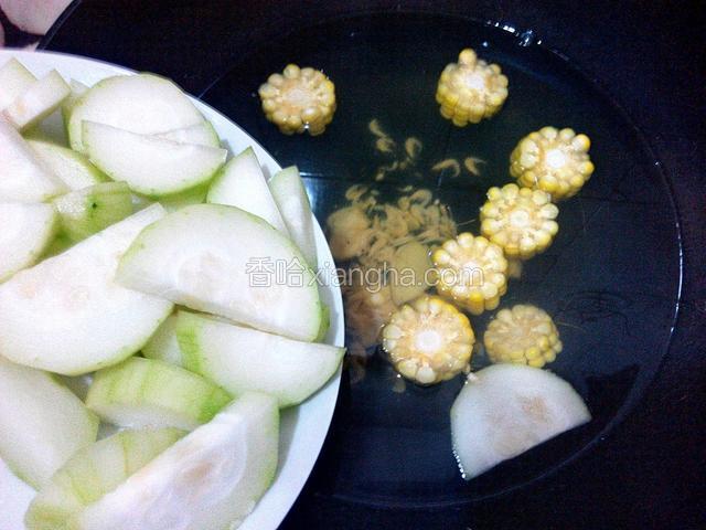 放节瓜、煮5-10分钟