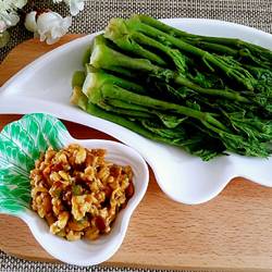 刺嫩芽蘸酱的做法[图]