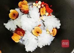 红枣银耳莲子羹的做法图解2