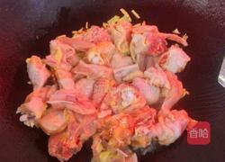 酸菜鸡的做法图解4