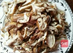 腌豆角青炒腊猪肠的做法图解3