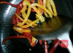 白菜梗炒瘦肉的做法图解2