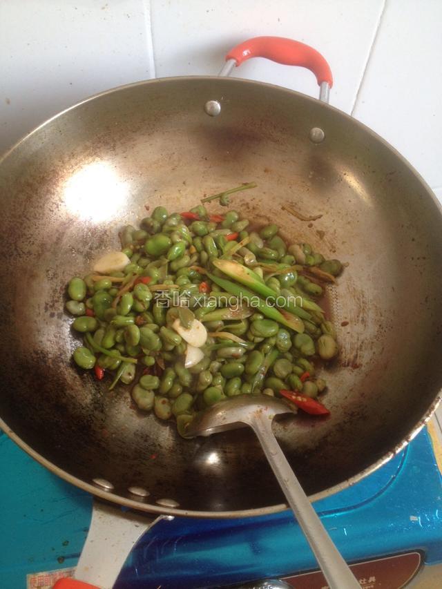 炒至熟时放入适量盐和味精翻下盛盘