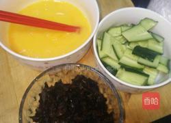 木耳黄瓜炒蛋的做法图解3