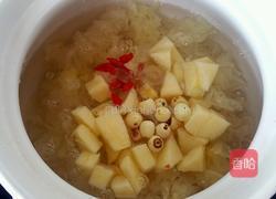 苹果银耳莲子羹的做法图解4