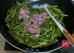 韭菜花炒肉的做法图解4