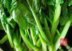 清炒芥兰的做法图解1