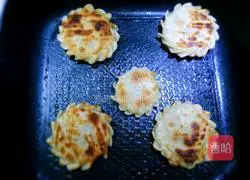 Water Chestnut and Pork Belly Patties Recipe Illustration 13