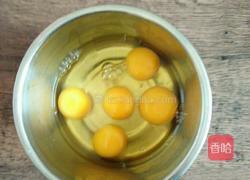 四叶草蛋糕的做法图解1