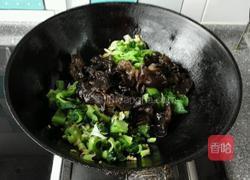 木耳炒小白菜的做法图解4