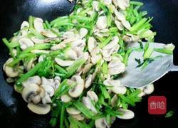 蘑菇炒芹菜的做法图解6
