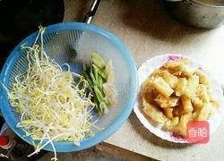 豆芽炒油条的做法图解1