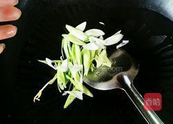 豆芽炒油条的做法图解2