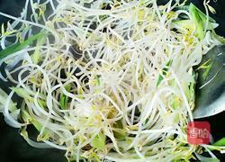 豆芽炒油条的做法图解3