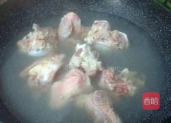 筒骨茶树菇汤的做法图解3