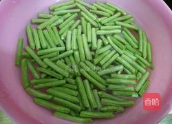 百合腰果炒缸豆的做法图解2