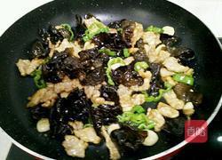 青椒木耳炒肉的做法图解9