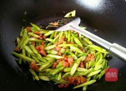 肉末雪菜野笋炒蚕豆的做法图解3