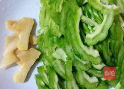 苦瓜荷包蛋汤的做法图解2