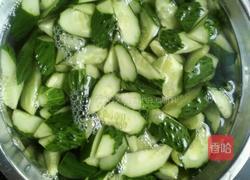 蒜蓉黄瓜的做法图解2