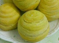 南瓜蛋黄酥这是我第一次做的样子