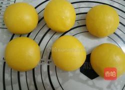 南瓜蛋黄酥这是我第一次做的样子的做法图解2