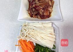 五花肉金针卷的做法图解3