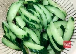 肉末青瓜的做法图解1
