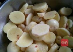 葱香土豆的做法图解1