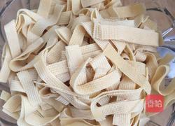 青椒炒干豆皮的做法图解1