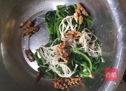 桃仁菠菜的做法图解4