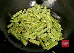 干煸四季豆的做法图解5