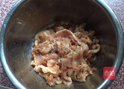 沙茶酱猪肉的做法图解1