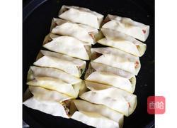 香葱猪肉锅贴～的做法图解5