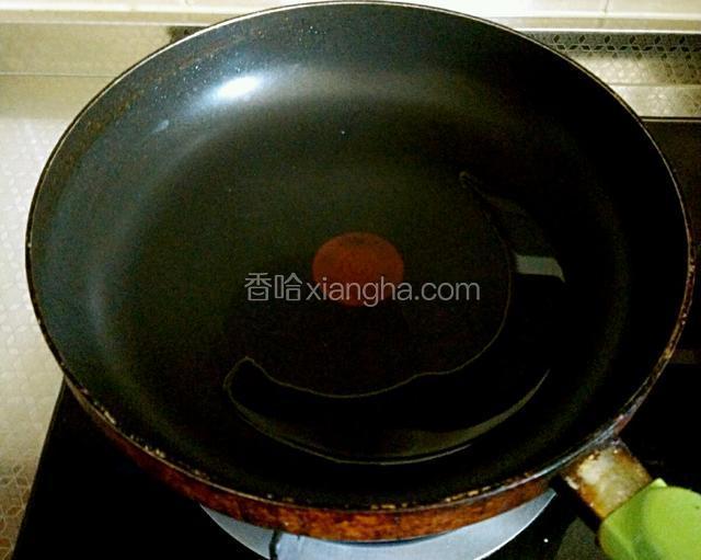 热锅下油