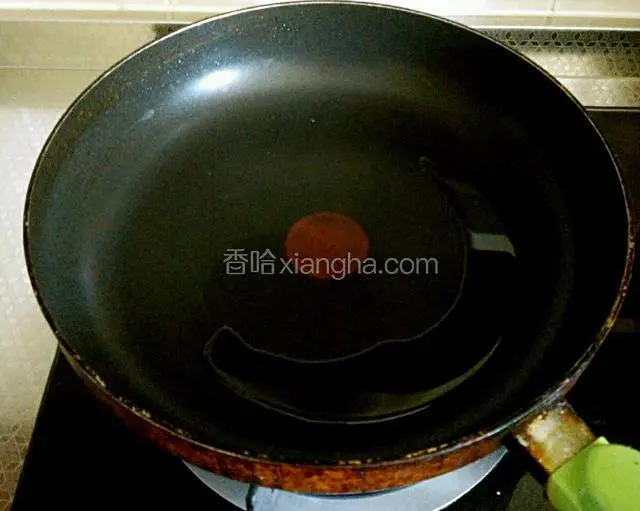 热锅下油