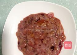 鱼肠煎鸡蛋的做法图解2