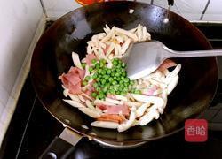 培根炒海鲜菇的做法图解8