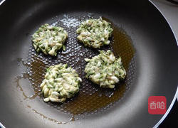 槐花鸡蛋饼的做法图解5