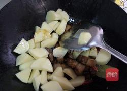 五味土豆焖肉 的做法图解7