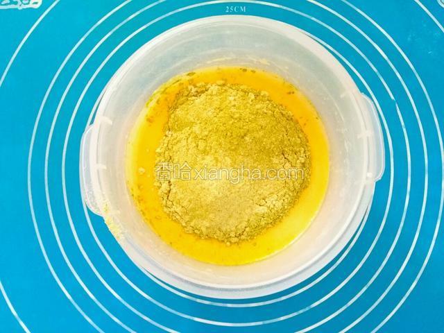 加入过筛的低分混合物