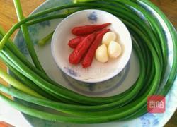 凉拌手撕蒜苔的做法图解1