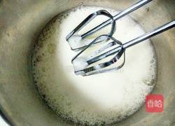 草莓酱蛋糕卷的做法图解2