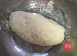 土豆韭菜馅包子的做法图解1