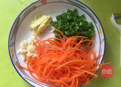 胡萝卜炒肉丝的做法图解2