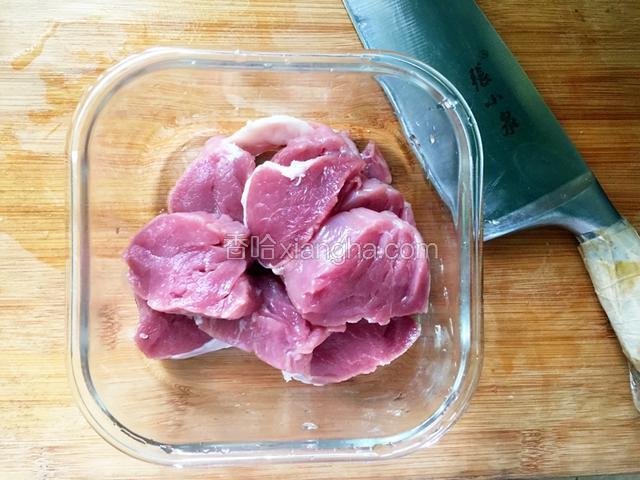 猪里脊肉洗净切块